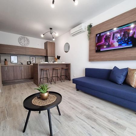 Q Apart Enter- Klimatyzowany 2 Pokojowy Apartament Przy Manufakturze Z Garazem Gratis, Fv לודז' מראה חיצוני תמונה