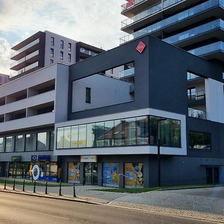 Q Apart Enter- Klimatyzowany 2 Pokojowy Apartament Przy Manufakturze Z Garazem Gratis, Fv לודז' מראה חיצוני תמונה