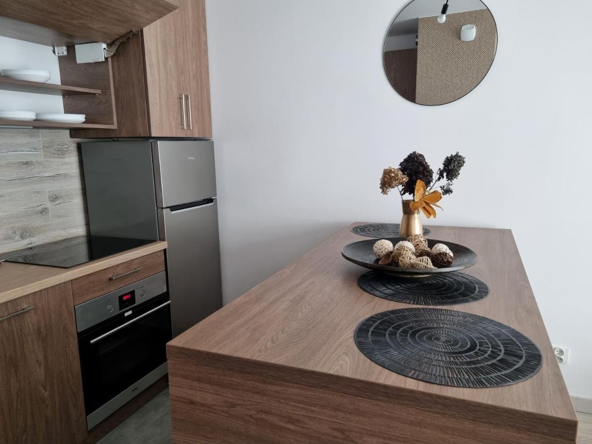 Q Apart Enter- Klimatyzowany 2 Pokojowy Apartament Przy Manufakturze Z Garazem Gratis, Fv לודז' מראה חיצוני תמונה