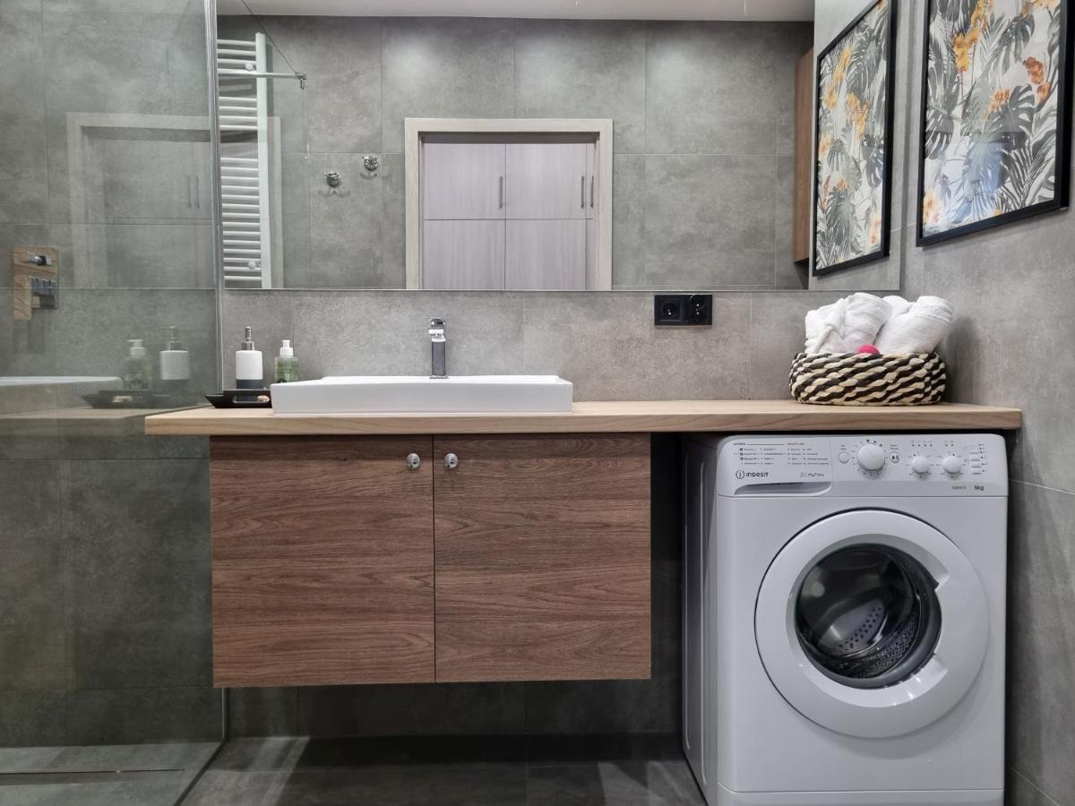 Q Apart Enter- Klimatyzowany 2 Pokojowy Apartament Przy Manufakturze Z Garazem Gratis, Fv לודז' מראה חיצוני תמונה