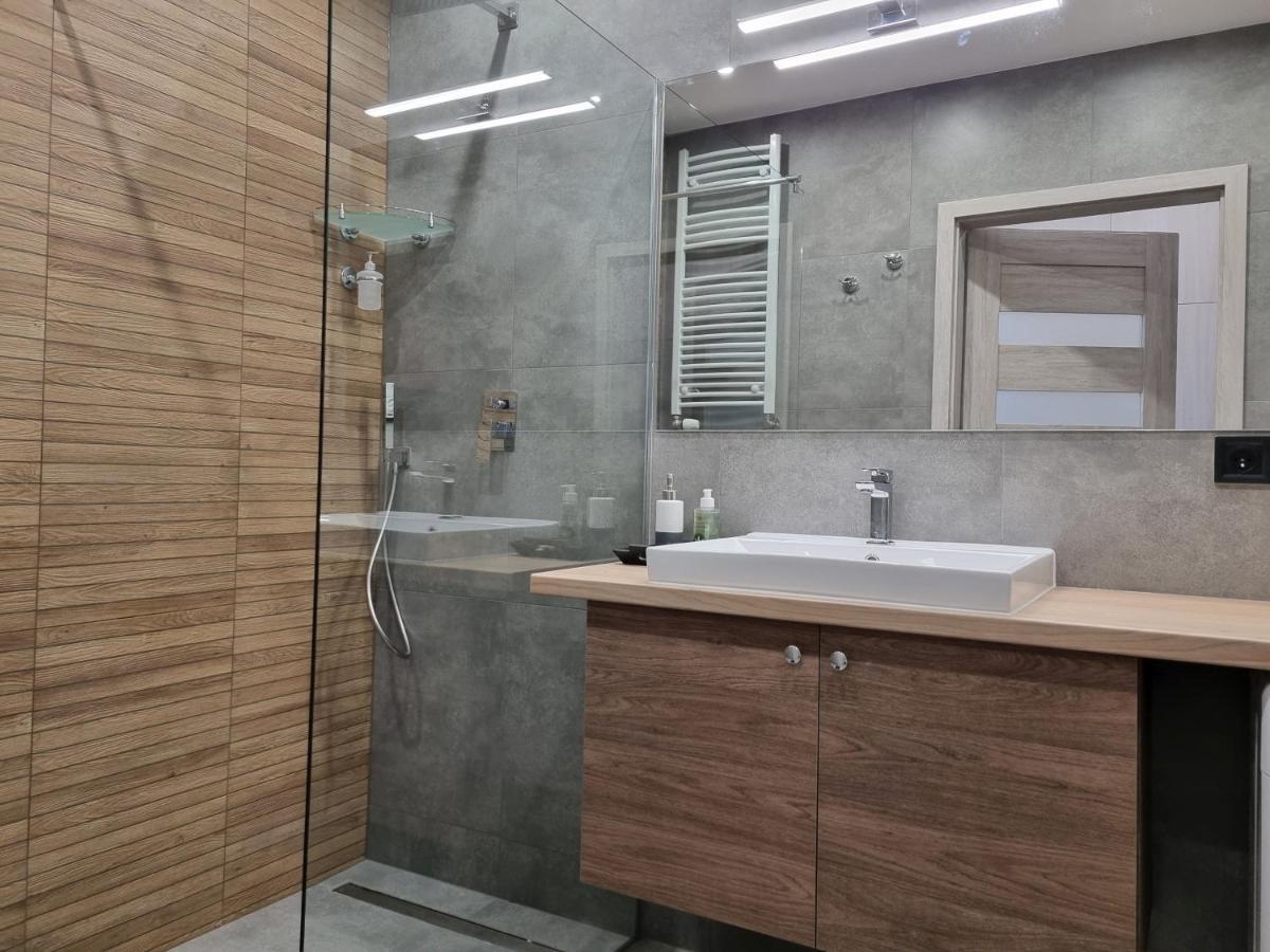 Q Apart Enter- Klimatyzowany 2 Pokojowy Apartament Przy Manufakturze Z Garazem Gratis, Fv לודז' מראה חיצוני תמונה